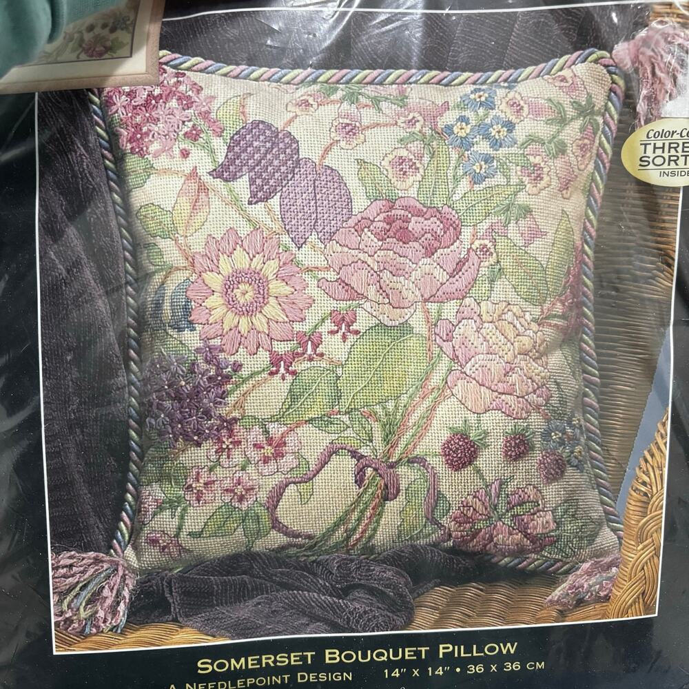 Dimensions Needlepoint Craft Kit Somerset Bouquet Pillow The Gold Collection